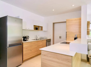 Les Estivales Beachfront Suites & Penthouses with LOV