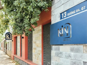 Kin Wander Tan Phong, The Moonage