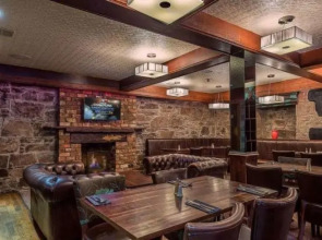 Number 44 Hotel & Bar