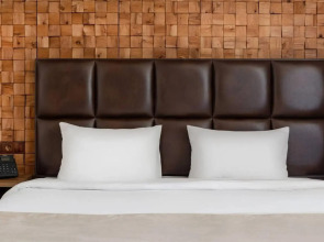 Апартаменты в отеле Red Wood (Ред Вуд)