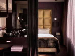 Roomers Frankfurt Central, Autograph Collection