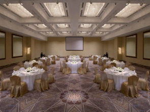 Shangri-La Hotel Apartments Qaryat Al Beri