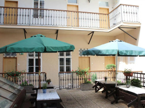 Alice Apartment House