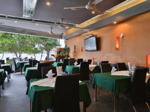 The Front Hotel and Apartment