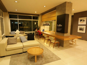 The Royal Bee Apart Hotel