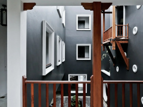 Hotel Ping Silhouette