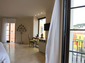 Rouge on Rose Boutique Hotel