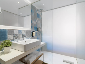 Отель H10 Casa del Mar