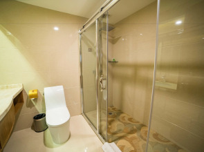 Nanyang King's Gate Hotel - Free Shuttle Service to Canton Fair