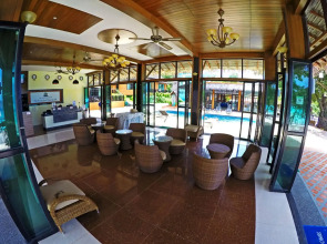 Phi Phi Long Beach Resort & Villa