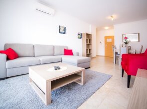 A04 - Large Modern 1 bed Apartment with pool by DreamAlgarve
