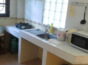 Krisada Beach Resort