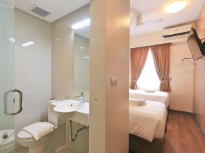 Red Planet Makati Amorsolo