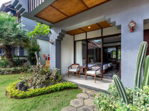 Lovina Beach Club & Resort