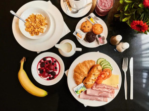 Huttons Hotel, Victoria London