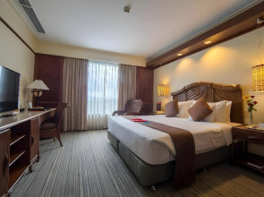 Waterfront Airport Hotel & Casino