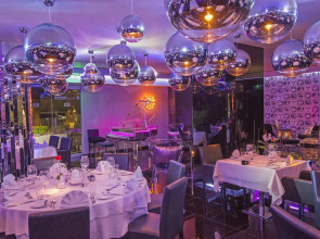 Adams Beach Hotel & Spa