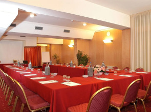 Отель Jr Hotels Gate 7 Bologna 