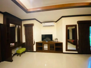 Hotel and Beach Bungalow at Lanta Resort