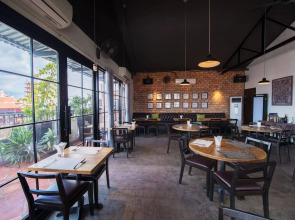 The Alcove Library Hotel