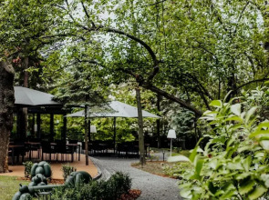 Отель Lion’s Castle