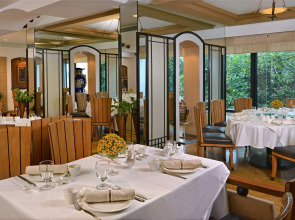 Hotel Marine Plaza Mumbai