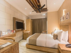 Отель Samann Grand