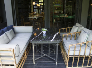 Hotel Ping Silhouette