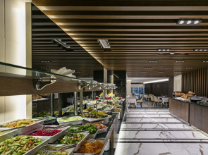 B Business Hotel & Spa