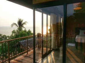 Blue Hill Beach Resort