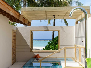 Emerald Faarufushi Resort & Spa