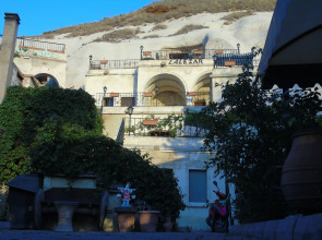 Lalezar Cave Hotel