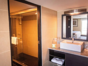 Urban Green Hotel & Suites