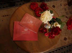 Riad White Flowers