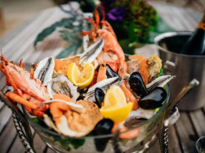 Albert Cottage Hotel