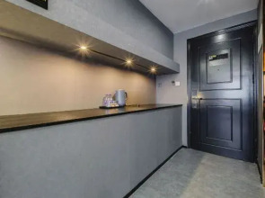 Banana  Design Hotel (Guangzhou Nancun Wanbo Subway Station Wanda Shop)