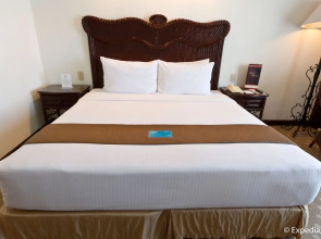 Waterfront Airport Hotel & Casino