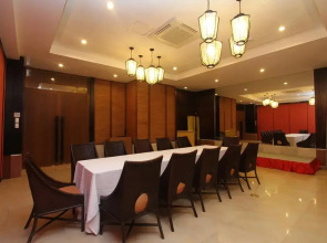 Crown Regency Courtyard Resort