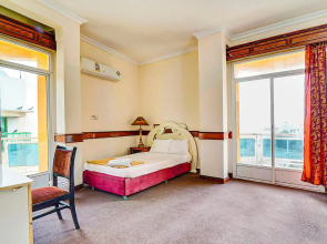 OYO 120 Concord International Hotel