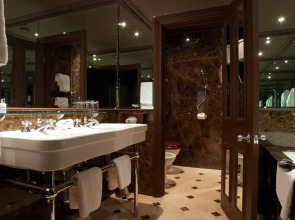 11 Cadogan Gardens and The Apartments by Iconic Luxury Hotels