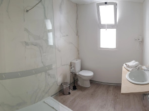 Santa Cruz Village Hotel