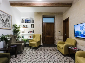 Two Pillows Boutique Hostel