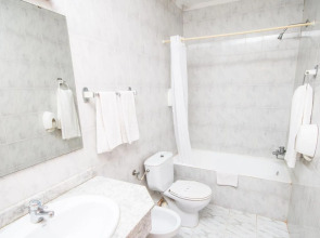 Отель Amic Miraflores