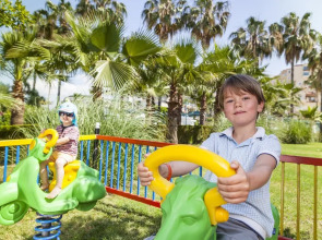 İz Flower Side Beach Hotel