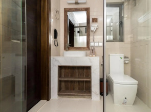 Отель Samann Grand