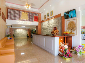 Seventh Heaven Hotel and High Bar