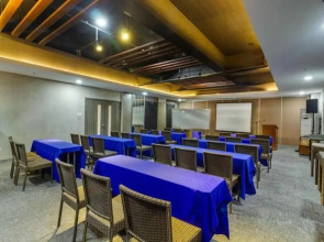 RedDoorz Plus @ Jones Avenue Cebu