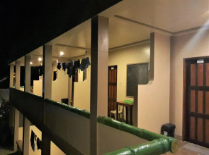 Ausan Beach Front Cottage and Restaurant