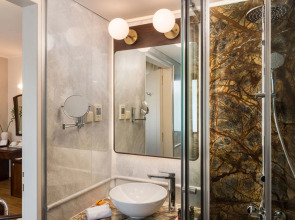 Avra City Boutique Hotel