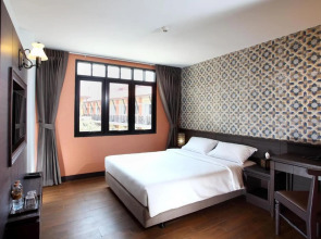 Rambuttri Village Inn & Plaza